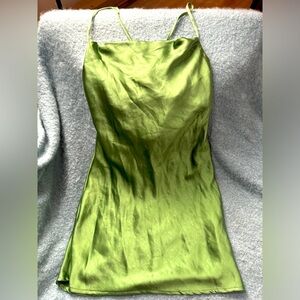 New / Never-worn OAK + FORT - Olive Green Shiny Silk-like Dress - Size Small 💚 !